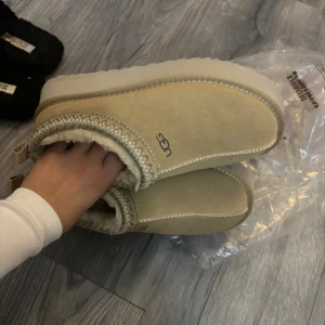 Ugg tasman - Storlek 39 Endast använda 2 gånger, köptes på plick helt nya  