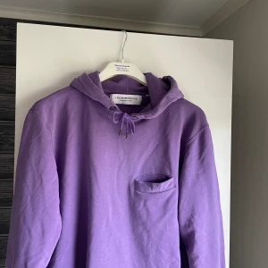 L’Homme Rouge hoodie - Skick 8/10 Storlek: L 