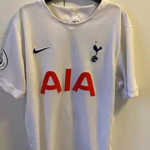 Tänkte sälja min Tottenham tröja då den är lite för stor för mig!