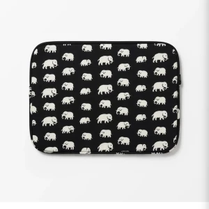 svenskt tenn fodral - nästan oanvänt dator fodral från svenskt tenn, säljer då jag köpte fel storlek!! nypris 1400