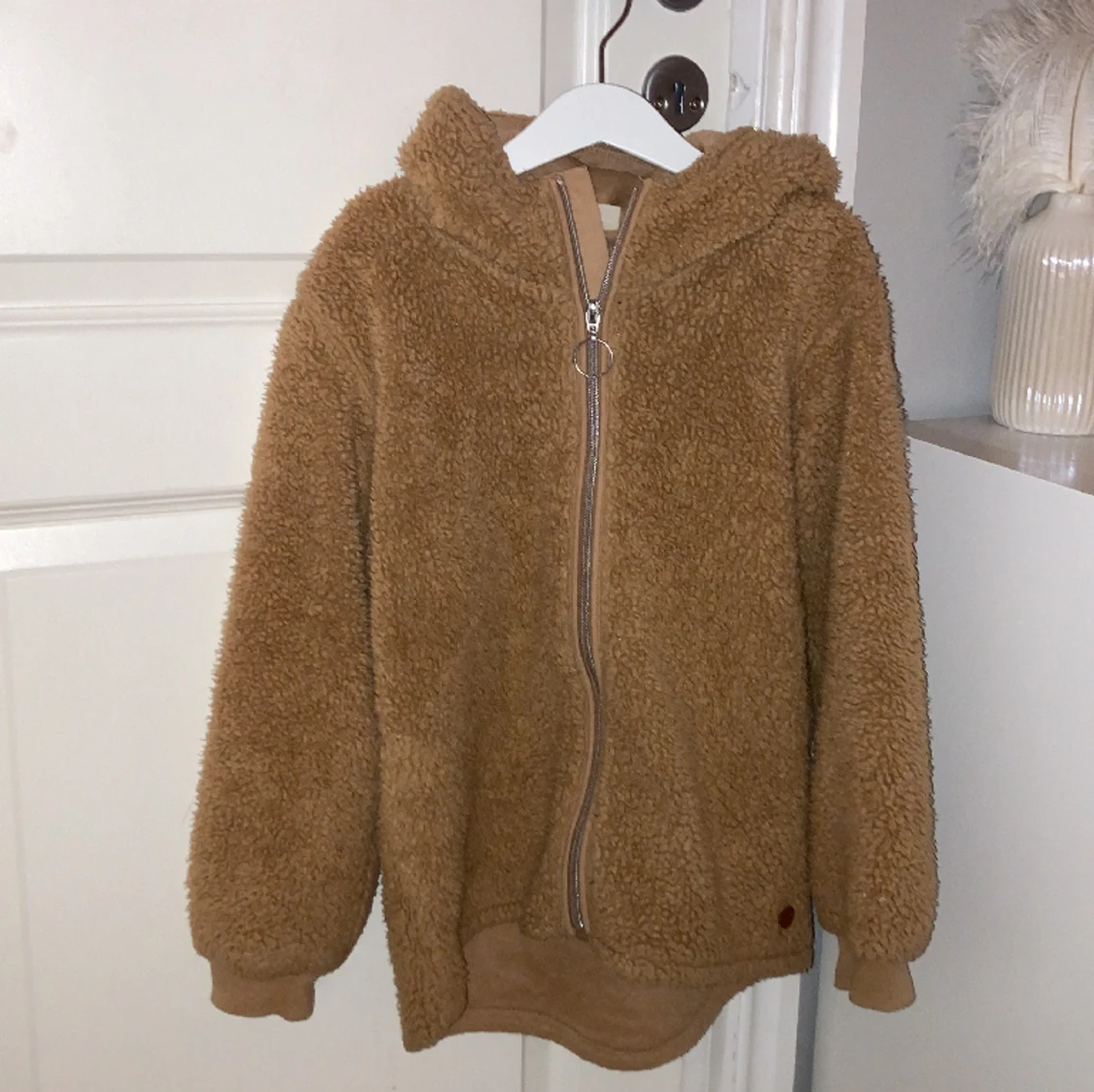 En fin ljus brun fluffig höst jacka helt fläckfri går och använda till mycket ❤️