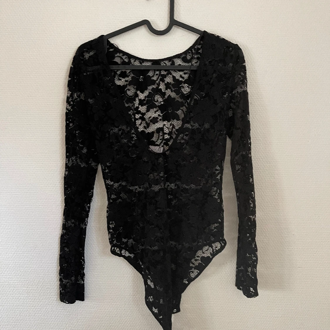 Spets top med öppen rygg