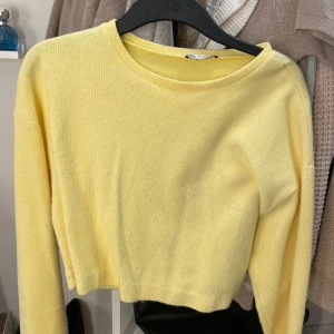 Stickad tröja  - Superfin till våren, från zara