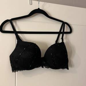 Superfin BH ifrån hunkemöller som sälj på grund av att den blivit alldeles för liten. Köpt för 400💓 Knappt använd!