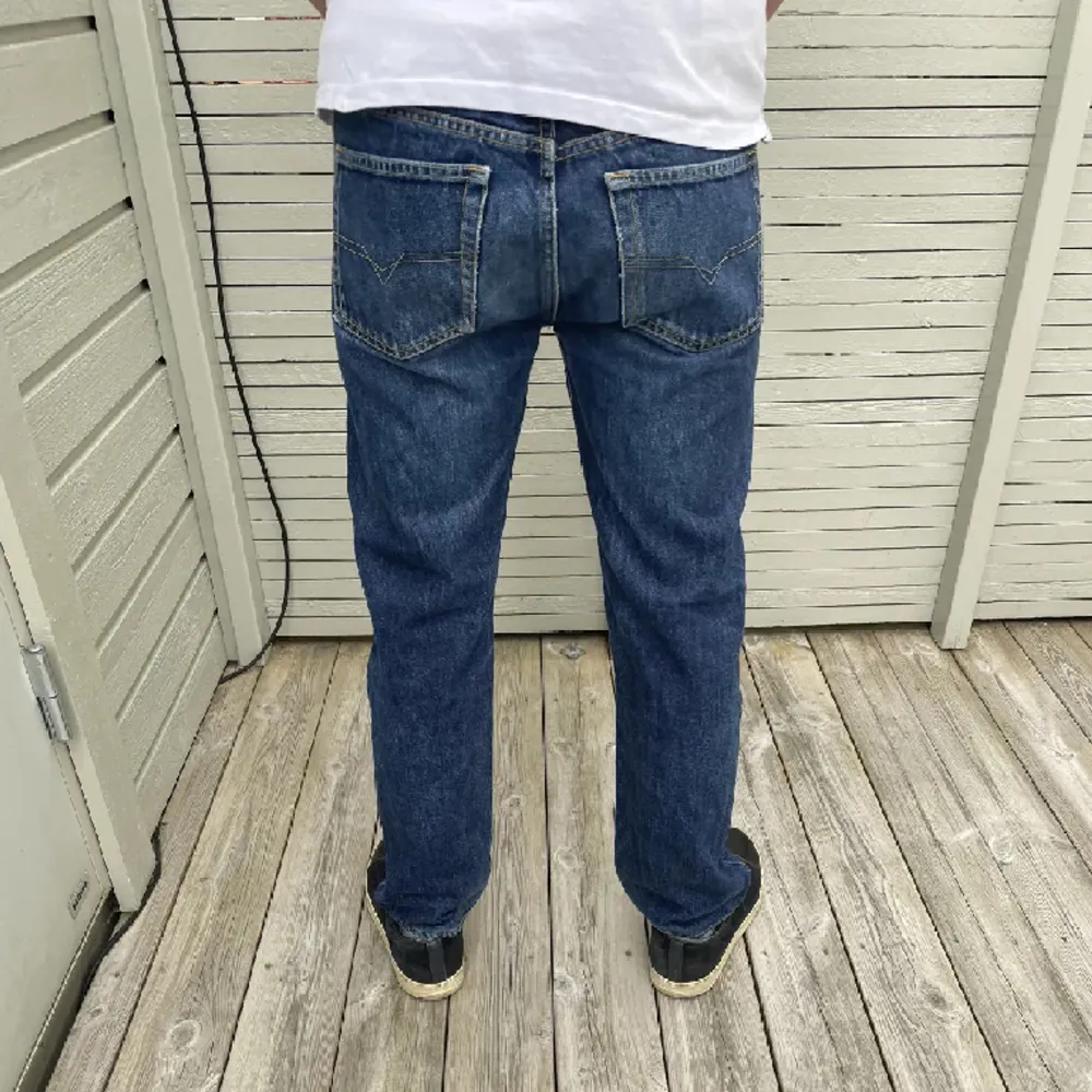 Tjena,säljer mina Diesel jeans skick 9/10 straight fit . Jeans & Byxor.