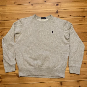 Ralph Lauren crewneck - En mycket fin Polo Ralph Lauren crewneck i mycket bra skick. Storlek S men funkar bra för M