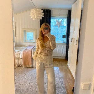 Tröja - En super fin somrig stickad tröja från märket Cream. Storlek M. Knappt använd.