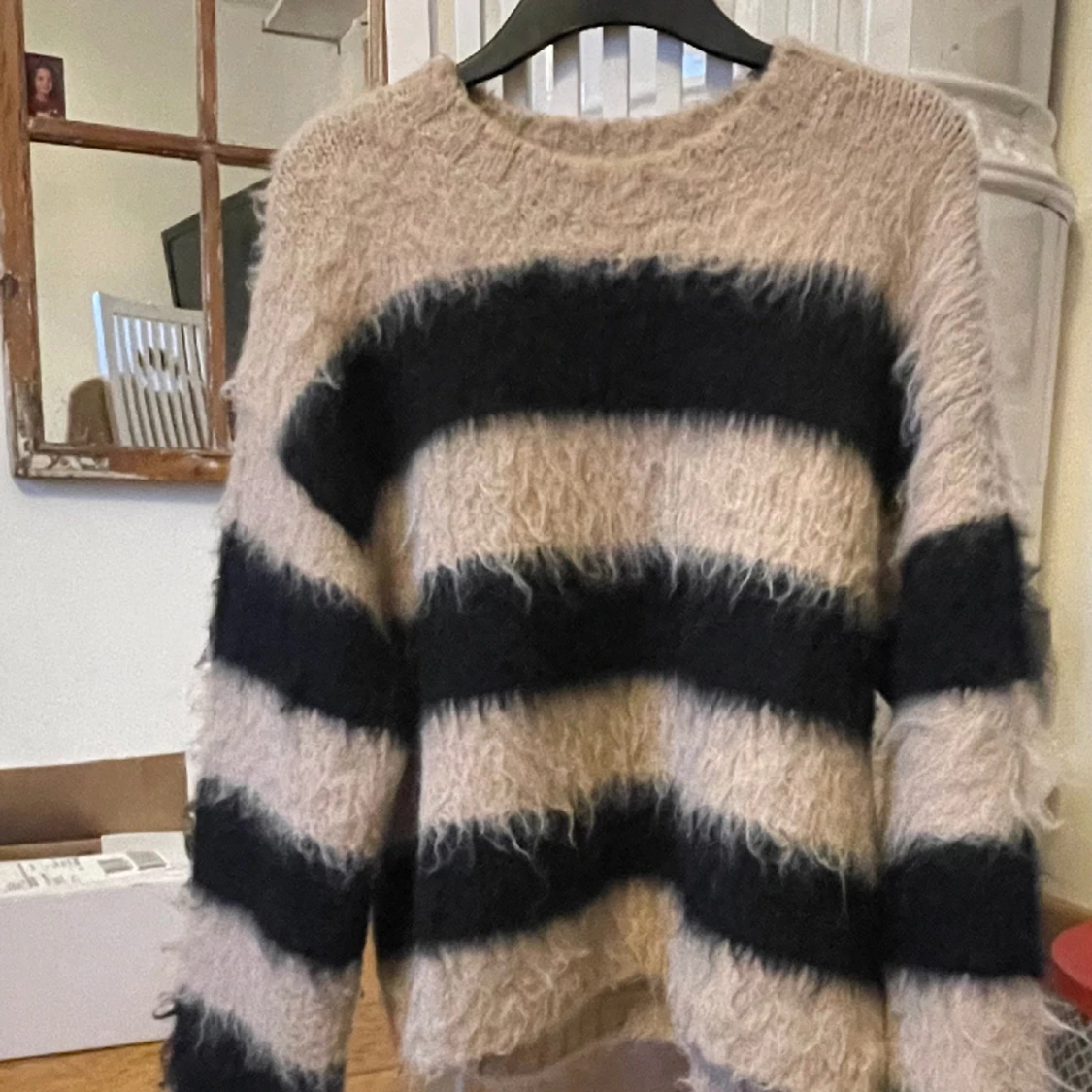 Stickad lurvig tröja - 91