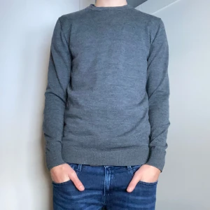 John Henric merino - Säljer nu en riktigt schysst merino ull tröja från John Henric i strl S för ett riktigt schyssst pris! Tröjan är nästan helt oanvänd❕