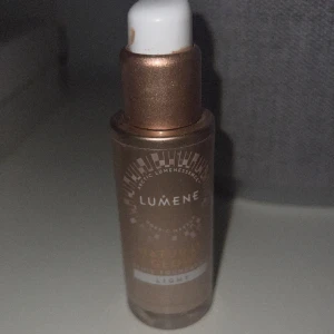 lumene foundation i färg light! - har också en i färg medium! ganska oanvänd