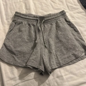 shorts - mjukis shorts från H&M i jätte fint skick!