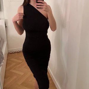 Svart klänning - Aldrig använd från shein 🥰🖤