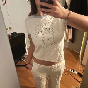 Brandy Melville top - Superfin baby angel T-shirt från Brandy Melville, säljs ej längre. Knappt använd och bra skick. Pris kan diskuteras!