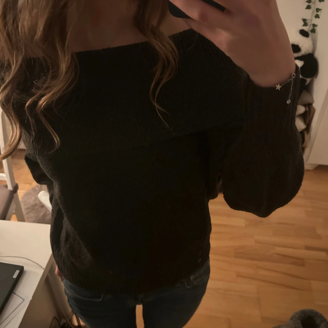 H&M off shoulder stickad - 90