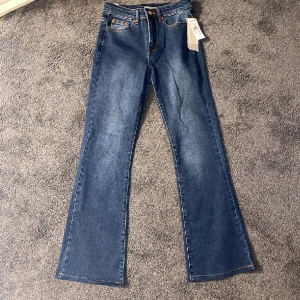 Bootcut jeans  -  Helt nya bootcut jeans från Kappahl i storlek 38. Priset kan diskuteras vid snabb affär. 