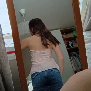 Rygglös halterneck topp - Super fin rygglös halterneck topp i storlek S! Jag älskar denna toppen otroligt mycket men den kommer inte till användning längre, använd ett fåtal gånger, nypris 349