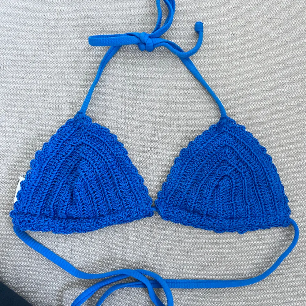 Säljer min ur snygga bikini överdel ifrån h&m💙💙. Övrigt.