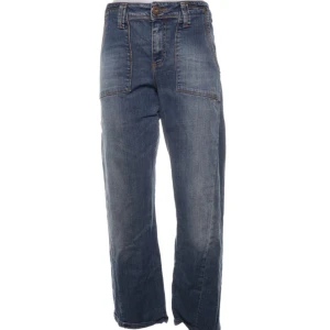 Jeans  - Super snygga Stockholmsstil jeans från only i storlek M. Säljer då dom är försmå för mig❤️  Tar endast Swish❤️