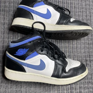 Nike Jordan  - Har använt 6 månader de är inte slitna.