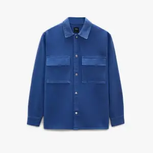 Overshirt från zara Nypris: 559kr Har aldrig använt, dock har ena av knapparna lossnat vid ärmen (detta var sen innan jackan köptes). 