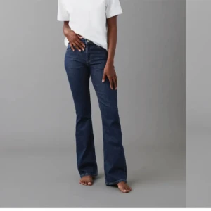 Flare jeans - Säljer dessa jeans från Gina, de har inga skador eller märken och är i väldigt fint skick!❤️ Skriv för frågor/funderingar