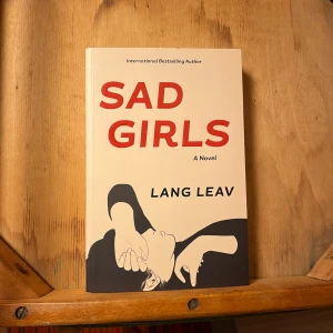 Sad Girls bok - Boken Sad Girls av Lang Leav, på engelska. Läst en gång, bra skick! 