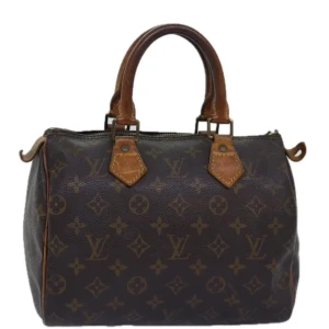 Louis Vuitton Speedy 25 - Louis Vuitton Speedy 25. Ett måste i väskkollektionen! Bra storlek för både vardagsbruk och resor. Perfekt att använda som skol-/arbetsväska. Speedy ger en touch av lyx och stil till varje outfit.