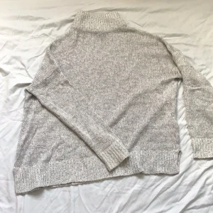 Stickad tröja  - Bra skick 