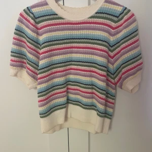 Gullig topp & other stories  - Gullig topp från & other stories. Storlek S