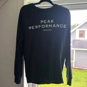 Peak tröja  - Okej skick. Något urtvättad på vissa ställen  7/10