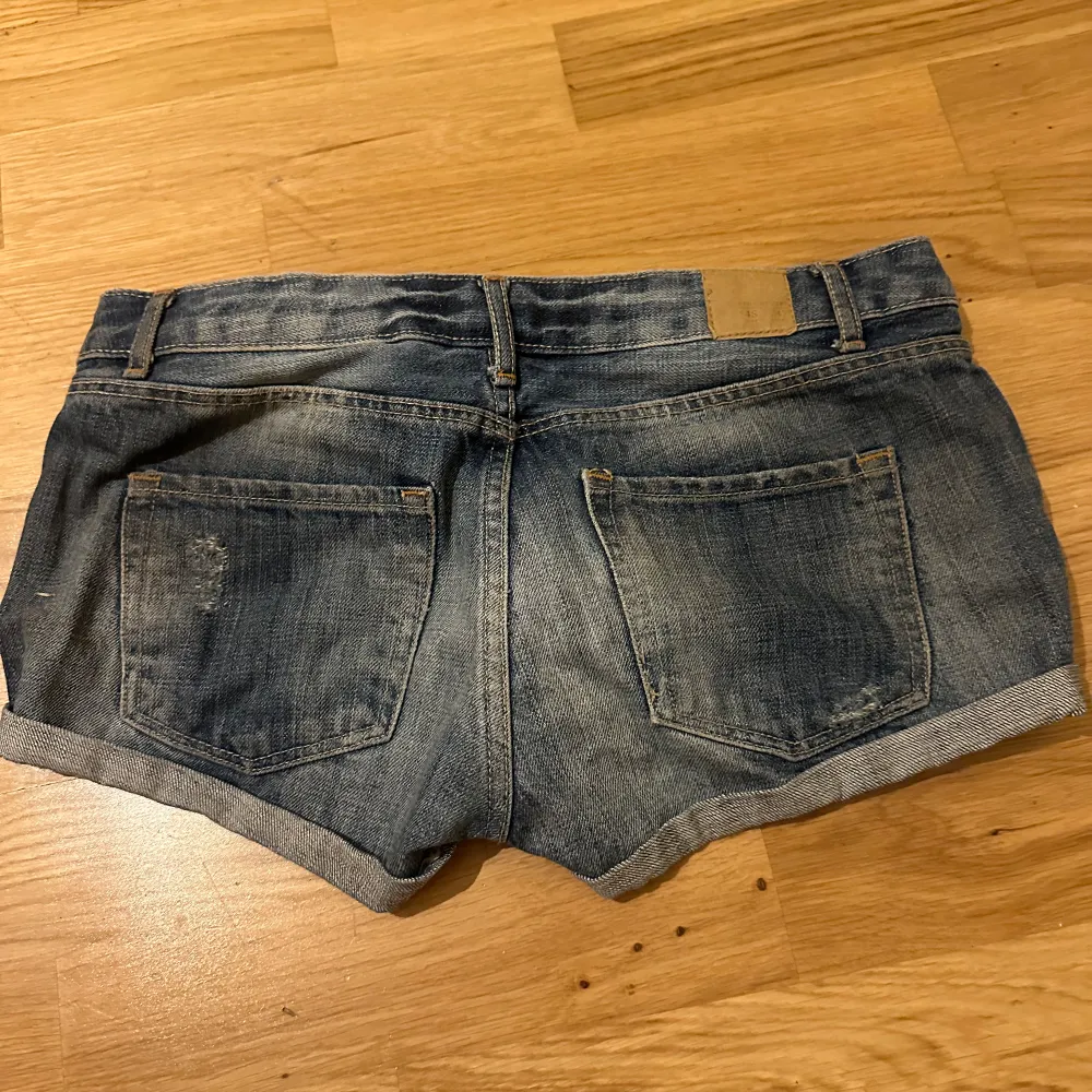 Jeansshorts i bra skick. Stl 34. Shorts.