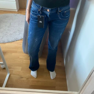 Ltb valerie jeans - Intressekoll på mina Lbt jeans! Inga defekter, säljer kanske pga lite för stora. Priset är högt för att jag inte är säker om jag vill sälja, kan diskuteras dock! Prislappen är ej kvar och byxorna är använda ett par gånger💕