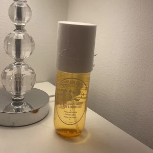 Sol de Janeiro 62 200 ml - Helt ny köpte fel doft så säljer. Den är från sol de Janeiro i lukt 62, i affär kostar den 449 men säljer för 220💛💛