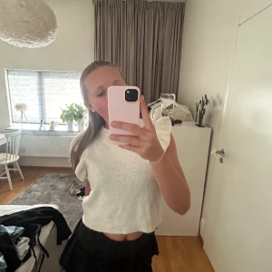 Stickad topp - Säljer min stickade topp från vero Moda🩷