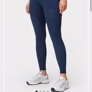 Stronger Tights - Stronger signature tights strl S. Aldrig använda pga köpt fel storlek.