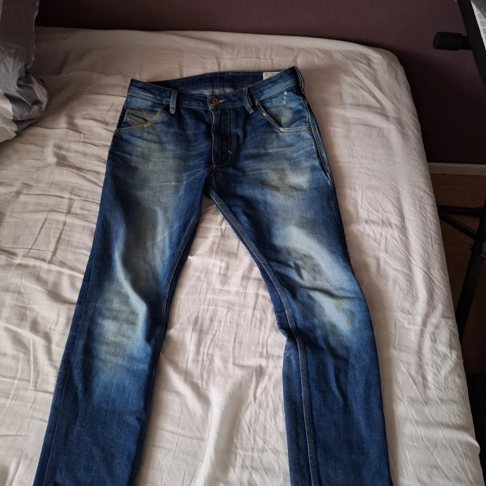 Säljer dessa feta diesel jeans i storlek w30 L32. Nyskick. Pris kan diskuteras. Jeans & Byxor.