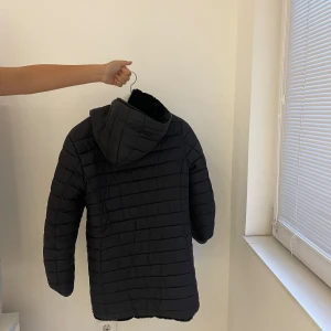 2sidig jacka - Man kan vika in och ut för att få 2 olika 