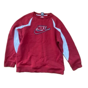 Nike tröja - Jätte snygg vintage Nike tröja köpt second hand. 