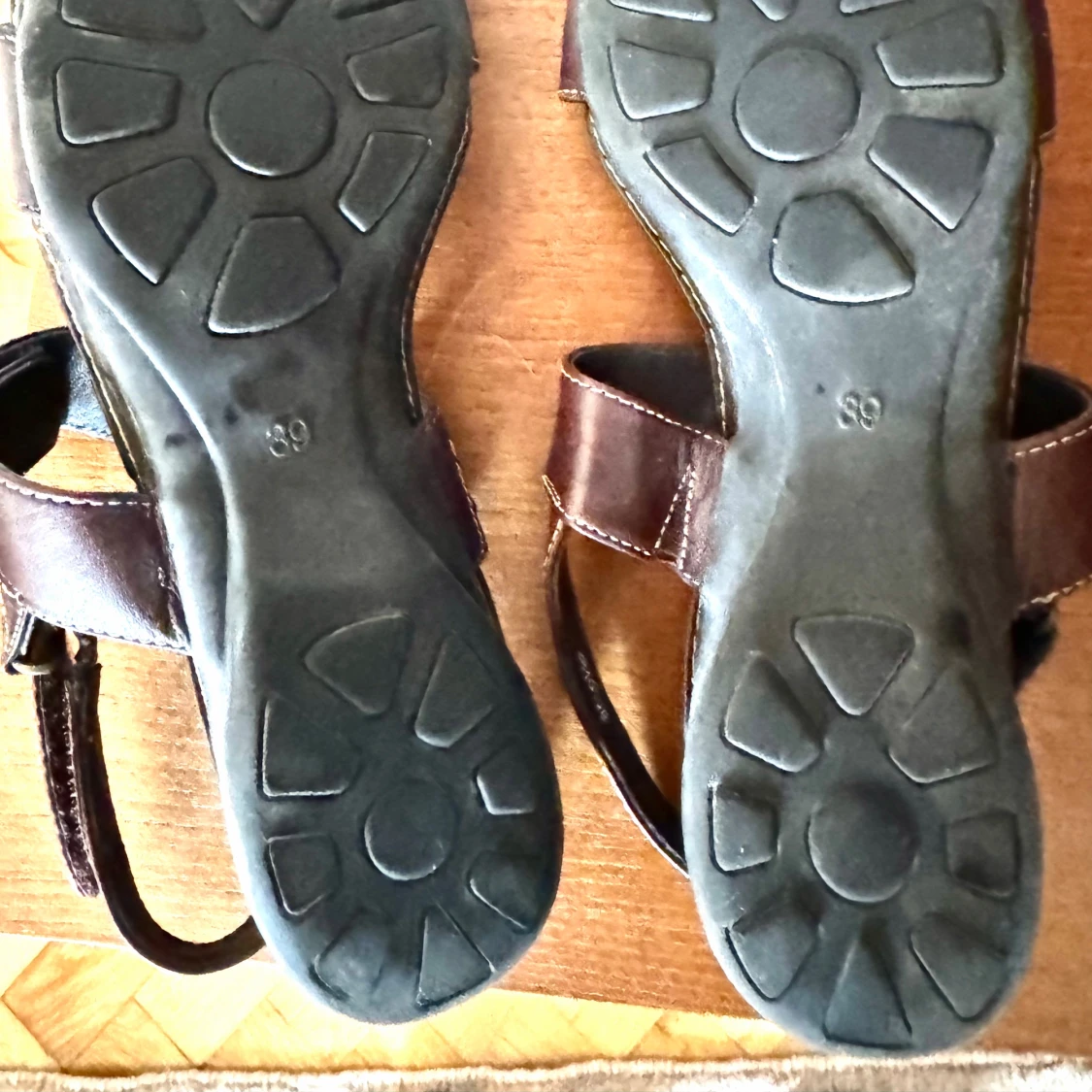 Tamarisoja sandaler - 90