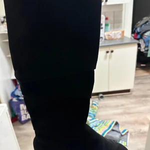 Höga boots  - Dom användes bara 1 gång och är i suveränt skick 