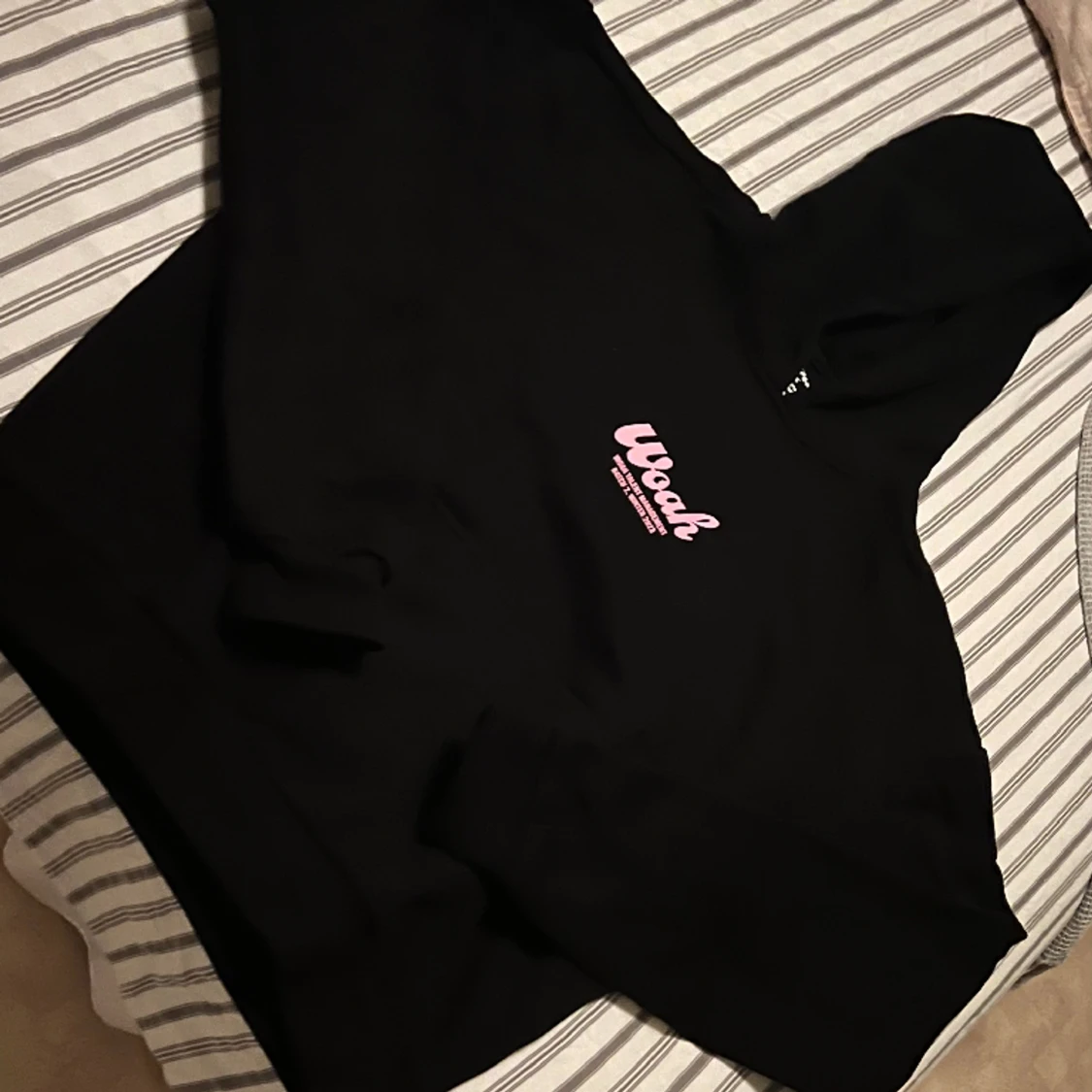 HELT NYTT! Hoddie WOAH! Merchy.se Ludde - storlek M - 90