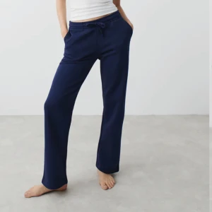 Mjukisbyxor  - Säljer min super fina mjukisbyxor från Gina för att dom blivit för små🥰skriv för mer bilder på dom💞