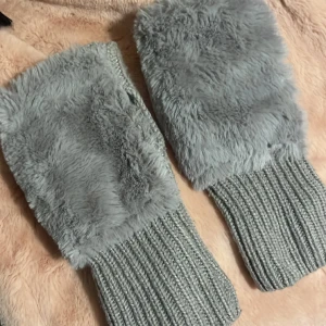 päls torgvantar - knappt använda💕