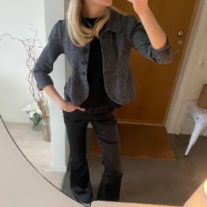 Trekvartsärmad jacka - såå snygg trekvartsärmad jacka/kofta!!❤️‍🔥🙏använd fåtal gånger🥰 
