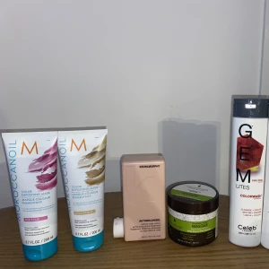 Masker osv - Morrocanoil mask med pigment hibiskus (rosa) 60 kr  Moroccanoil mask med pigment champagne 60 kr  Kevin murphy apricot mask 80 kr  Macadamia mask weightless repair 55 kr  Colorwashes/color conditioner från celeb luxury 40 kr/st  Allt helt oanvänt