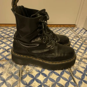 Dr.Martens Plattforms - Dr.Martens Plattorms storlek 40 i bra skick. Nypris: 2.400 SEK
