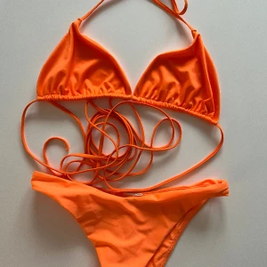 Bikini - Orange bikini från HM. Aldrig använd endast testad. Säljer pga för stor.🧡