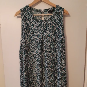 Tunikaklänning - Mönstrad lång tunika i skön kvalitet.