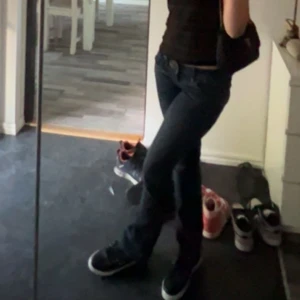 LTB jeans  - mörkblåa lågmidjade LTB jeans , använda typ 2 gånger för gillar inte hur dom sitter på mig 