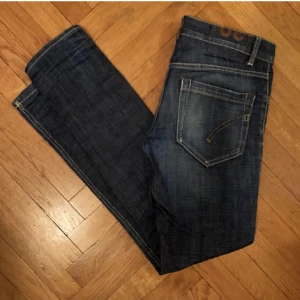 Dondup jeans - Hej jag säljer ett par dondup jeans I storlek 30 och de har ett skick 10/10 med nypris 3600kr